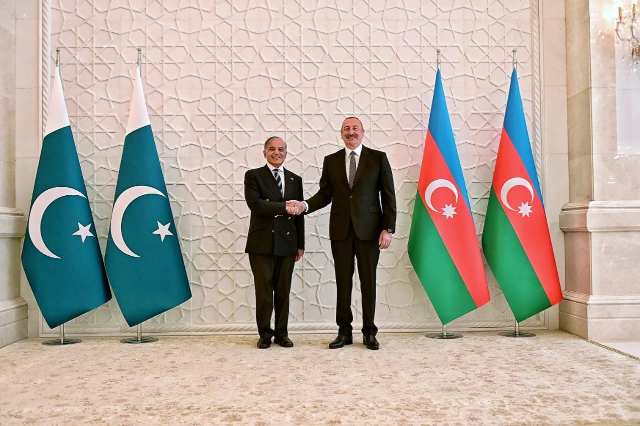 Finance Minister Muhammad Aurangzeb at Davos meeting announcing Azerbaijan investment in Pakistan oil and gas sector Finance Minister Muhammad Aurangzeb at Davos meeting announcing Azerbaijan investment in Pakistan oil and gas sector